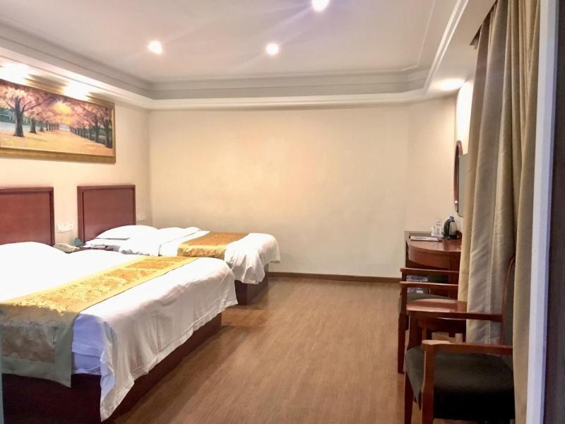 ג'יאדינג Greentree Inn Shanghai Hongqiao Hub Cao'An Road Huajiang Branch Road Express Hotel מראה חיצוני תמונה