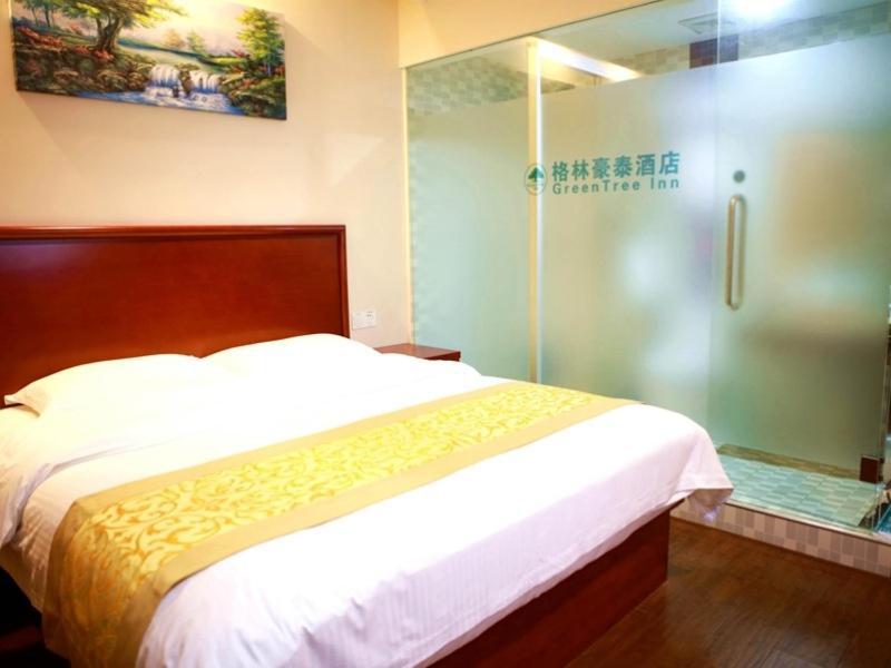 ג'יאדינג Greentree Inn Shanghai Hongqiao Hub Cao'An Road Huajiang Branch Road Express Hotel מראה חיצוני תמונה