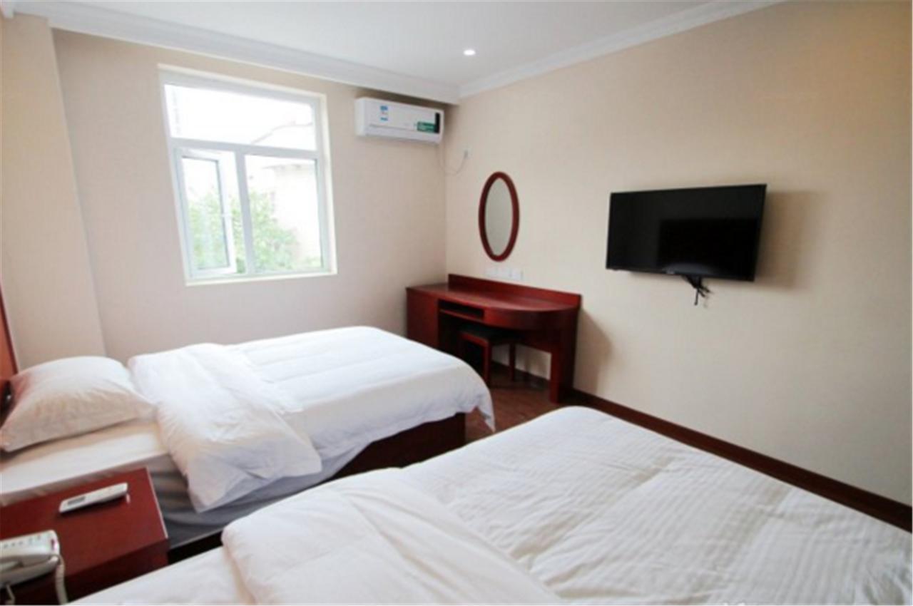 ג'יאדינג Greentree Inn Shanghai Hongqiao Hub Cao'An Road Huajiang Branch Road Express Hotel מראה חיצוני תמונה