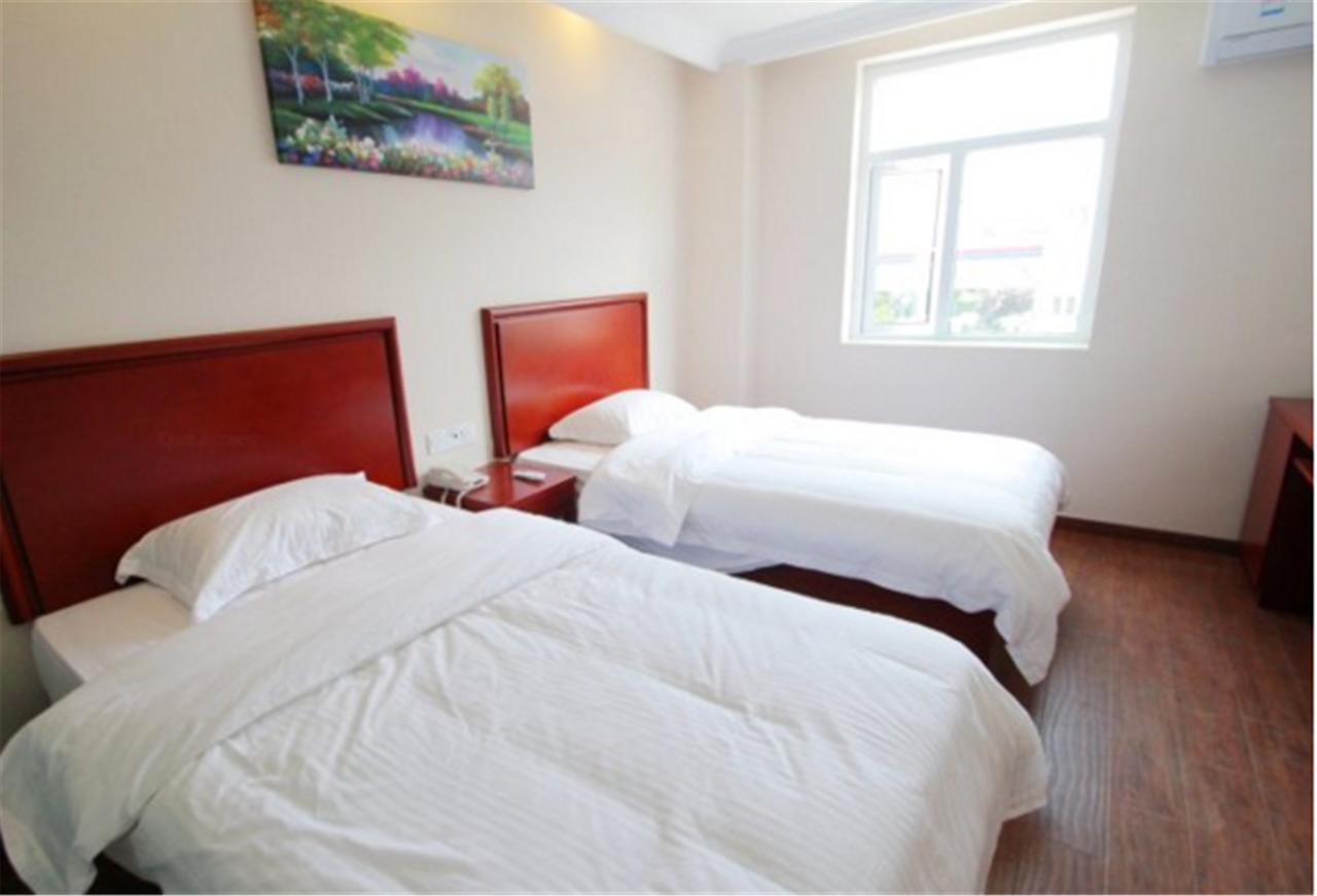 ג'יאדינג Greentree Inn Shanghai Hongqiao Hub Cao'An Road Huajiang Branch Road Express Hotel מראה חיצוני תמונה