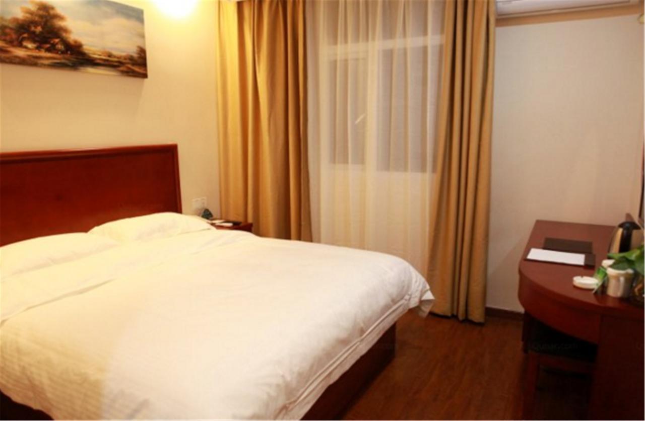 ג'יאדינג Greentree Inn Shanghai Hongqiao Hub Cao'An Road Huajiang Branch Road Express Hotel מראה חיצוני תמונה