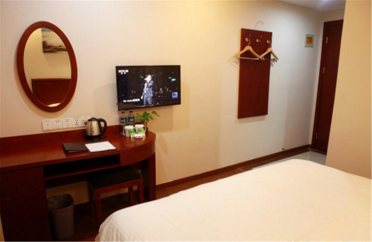 ג'יאדינג Greentree Inn Shanghai Hongqiao Hub Cao'An Road Huajiang Branch Road Express Hotel מראה חיצוני תמונה